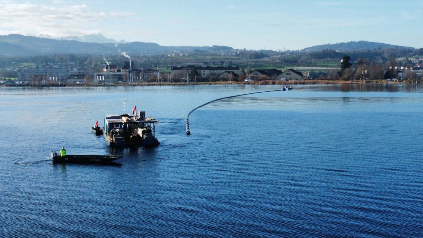 Lake pipeline construction